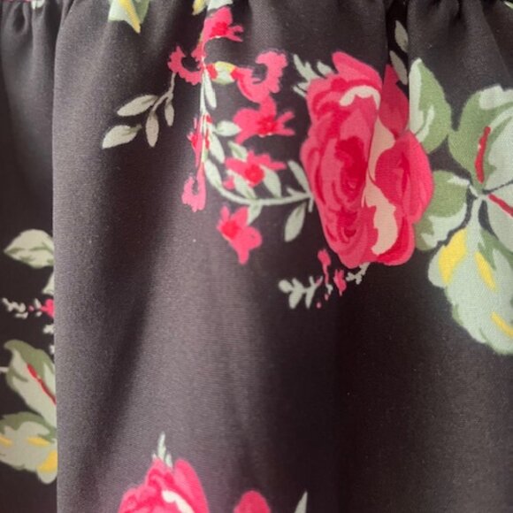 Beautiful Floral Top - Picture 4 of 8